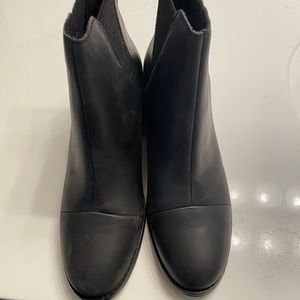 Toms black boots